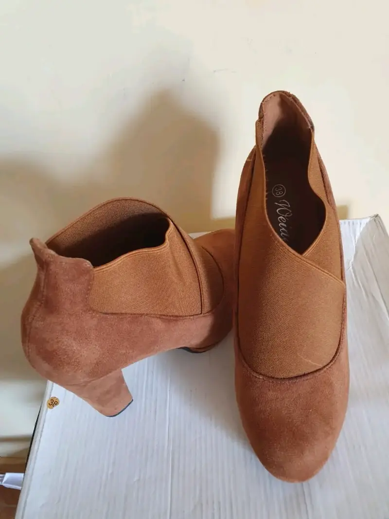 Zapatos cerrados de tacón café - 2