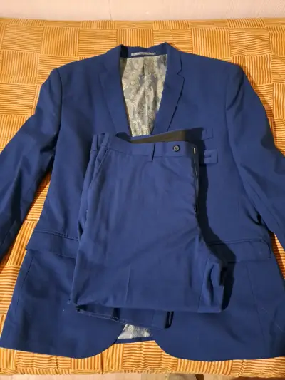 Traje azul con pantalón - miniatura 1