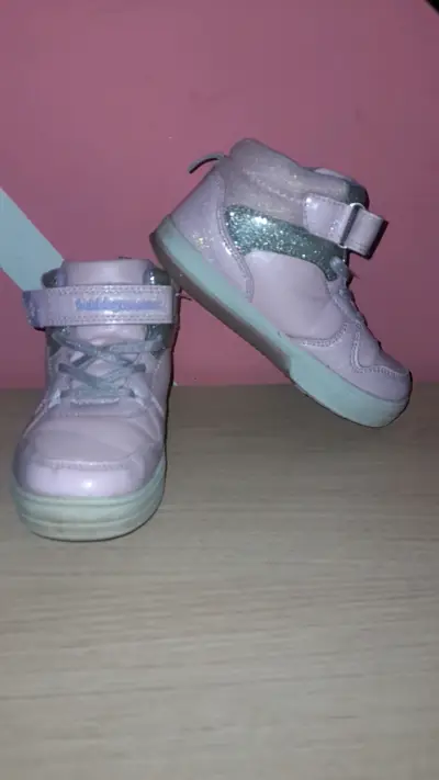 Zapatillas rosadas con brillo - miniatura 1