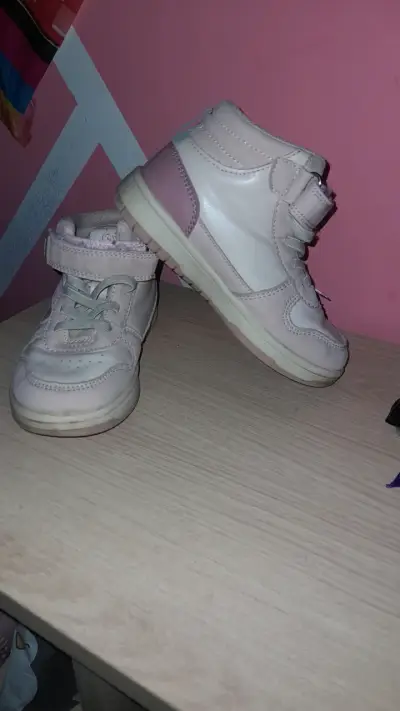 Zapatillas rosadas con brillo - miniatura 3