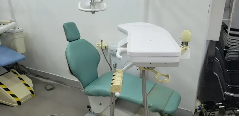 Silla dental con accesorios - 4