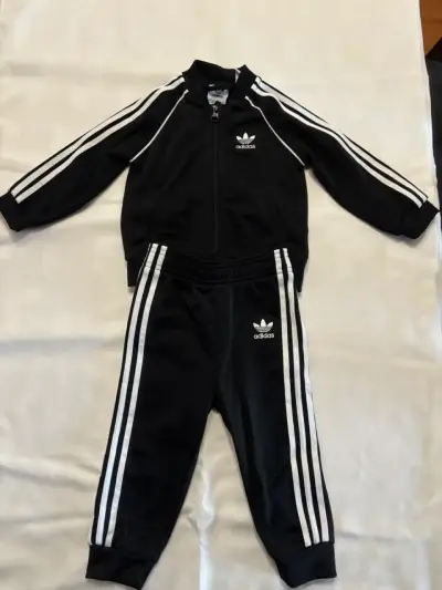 Conjunto deportivo negro Adidas niño - miniatura 1