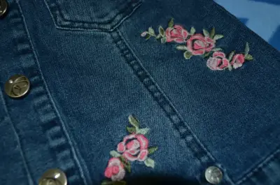 Chaqueta de mezclilla bordada para niña - miniatura 2
