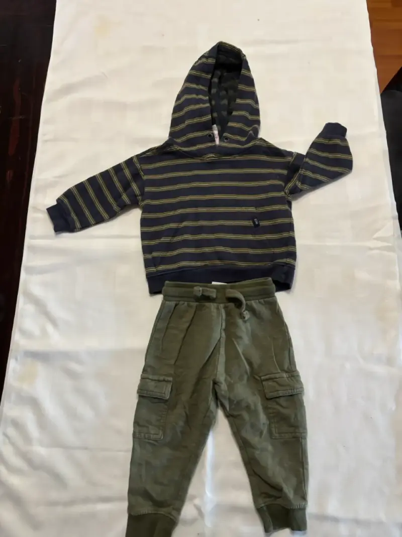Conjunto de ropa infantil a rayas - 3