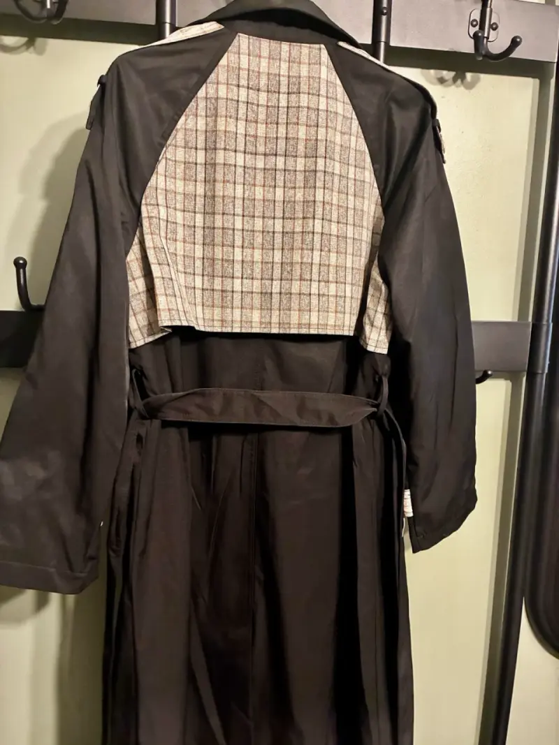 Trench negro elegante - 4