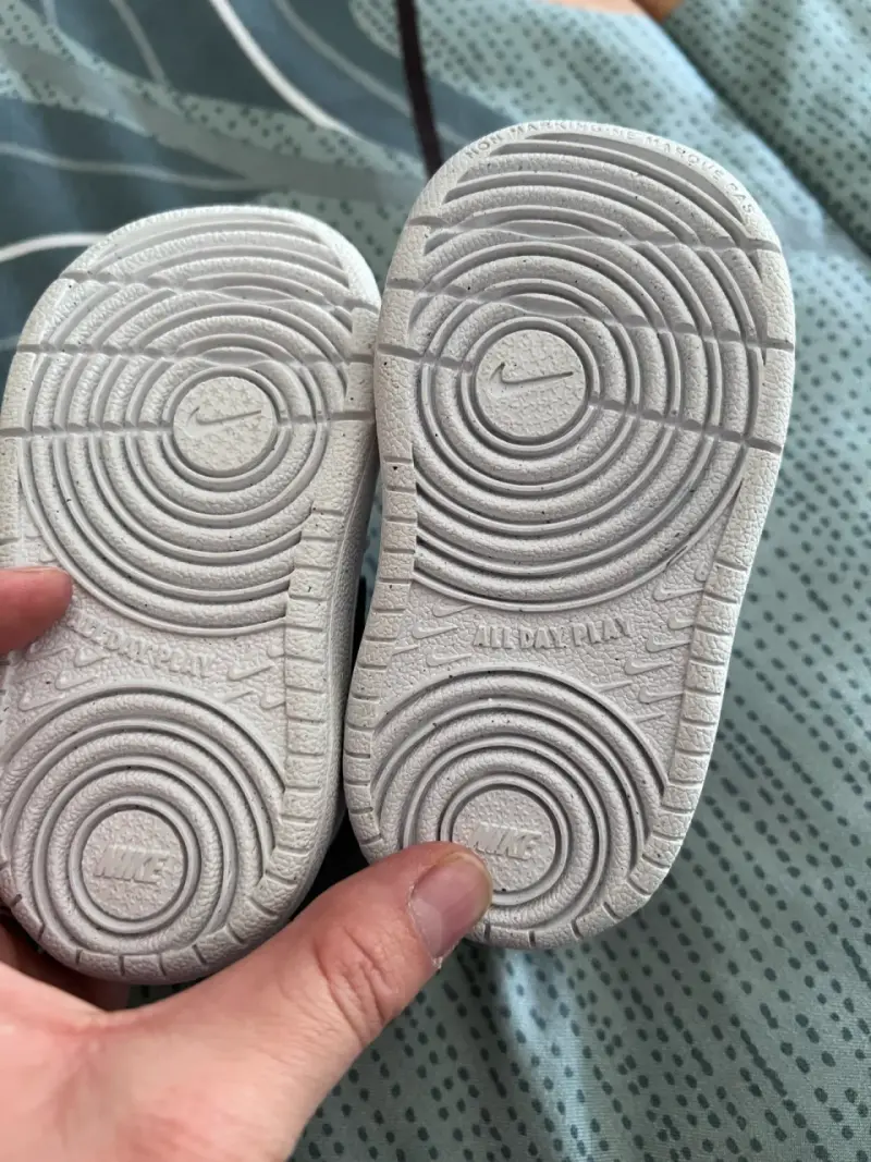 Zapatillas bebé blancas con logo - 2