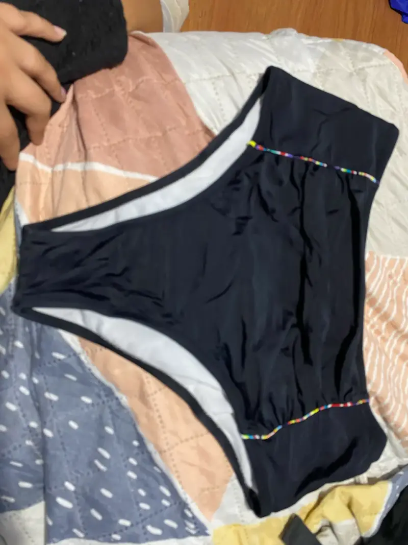 Bikini negro con detalles coloridos - 4