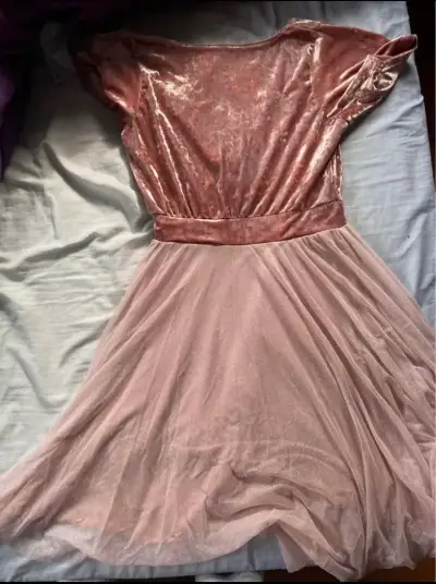 Vestido de terciopelo rosa - miniatura 2