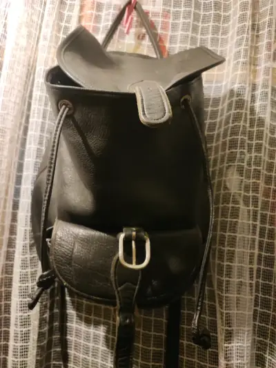 Mochila de cuero negra - miniatura 1