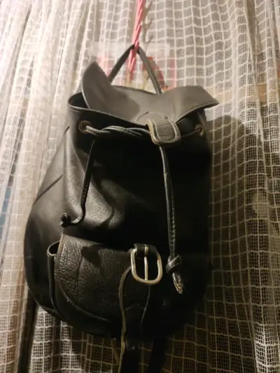 Mochila de cuero negra - miniatura 3