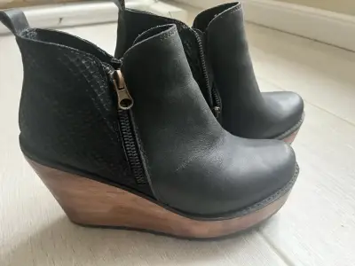 Botines negros con plataforma - miniatura 1