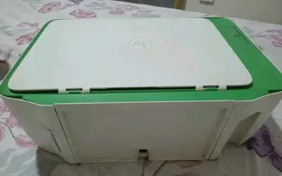 Impresora HP blanca y verde - miniatura 1