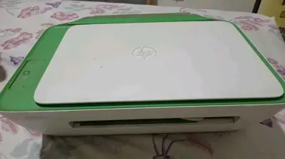 Impresora HP blanca y verde - miniatura 2