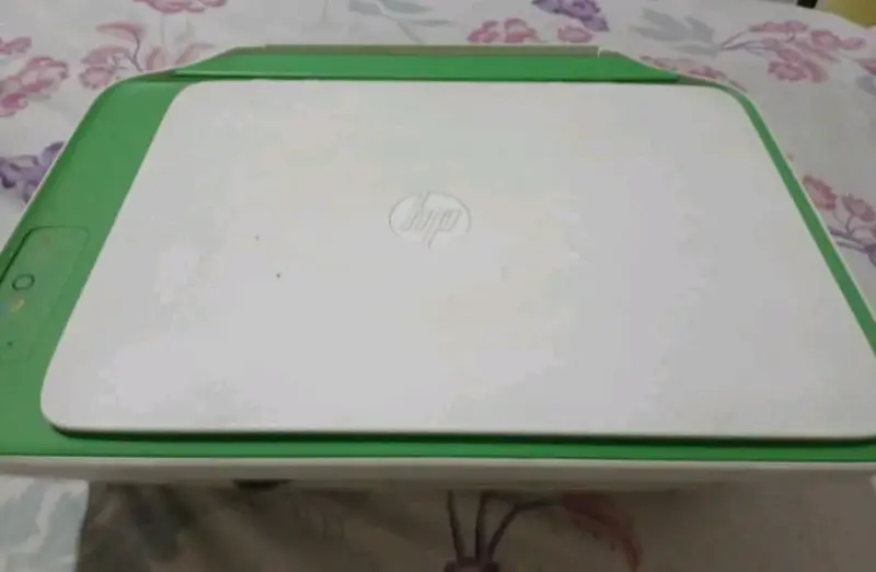 Impresora HP blanca y verde - 3