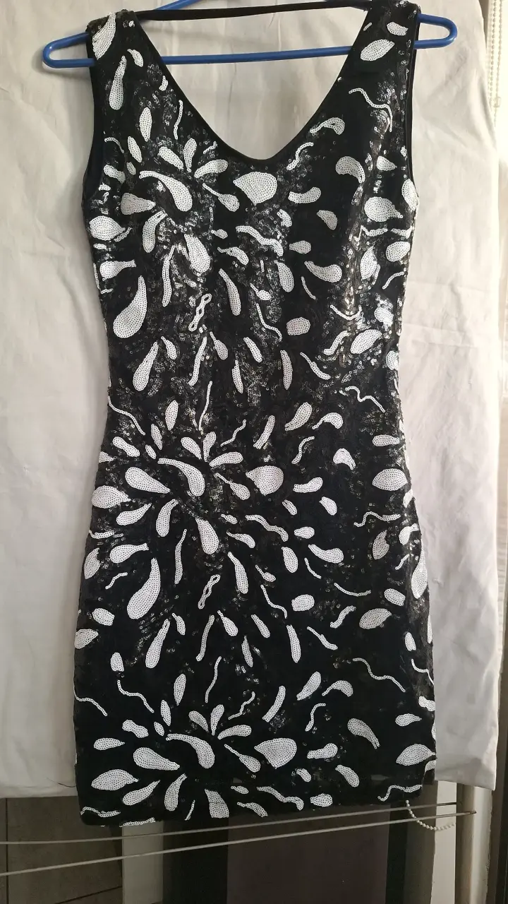 Vestido negro con lentejuelas - 2