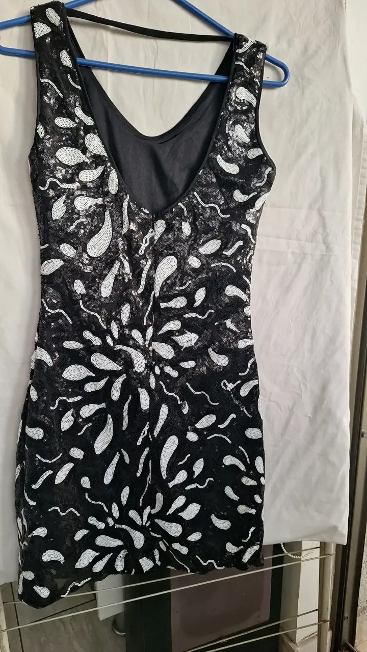 Vestido negro con lentejuelas - 3