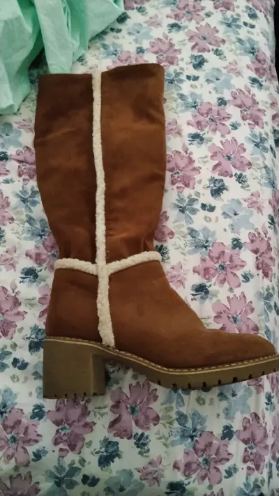 Botas largas  1 par marron 1 par negras con forro - miniatura 1