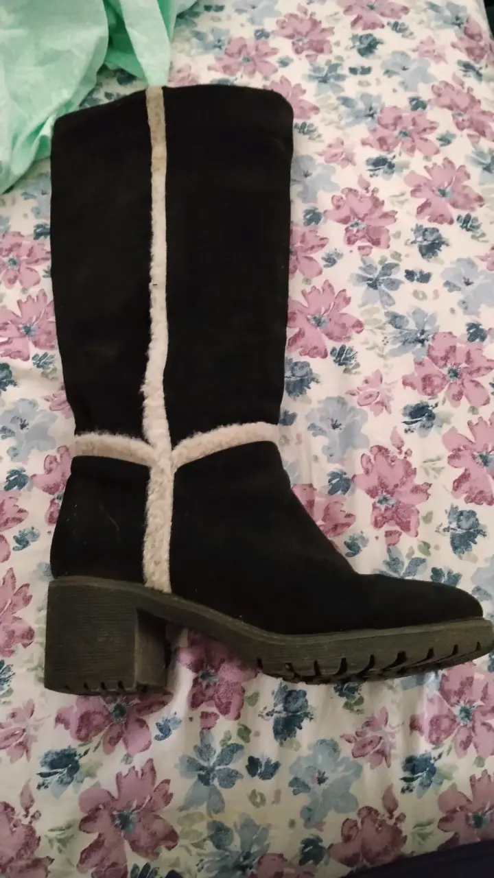 Botas largas  1 par marron 1 par negras con forro - 2