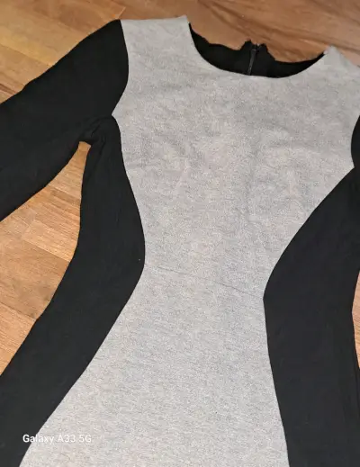 Vestido gris y negro elegante - miniatura 3