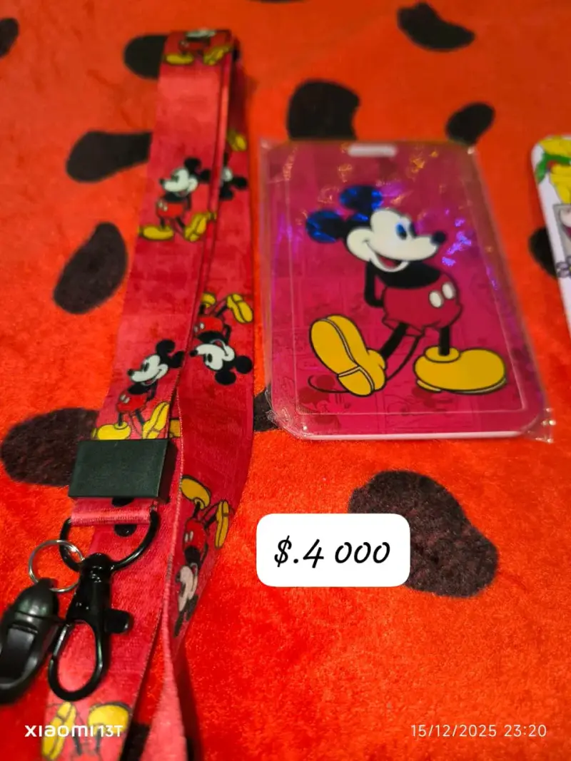 Lanyards y porta credenciales Disney - 2