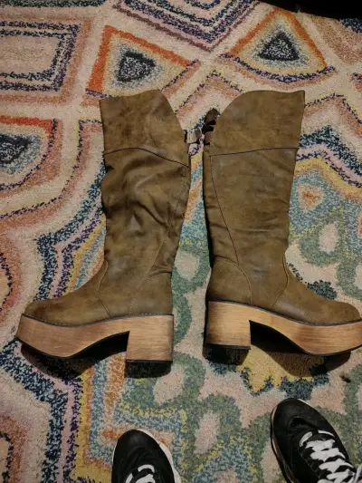 Botas altas marrón con plataforma - miniatura 1