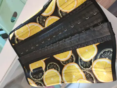 Cinturilla reductora con estampado de limones - miniatura 2