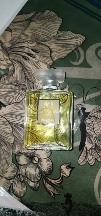 Perfume Chanel No. 19 Poudré - miniatura 3