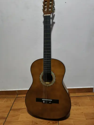 Guitarra clásica acústica marrón - miniatura 1
