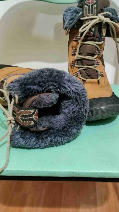 Botas de invierno café y negro - miniatura 3