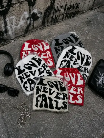 Gorros estampados 'Love Never Fails' - miniatura 2