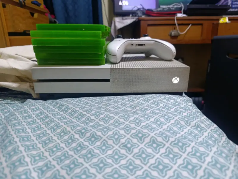 Consola Xbox One S + 4 juegos - 2