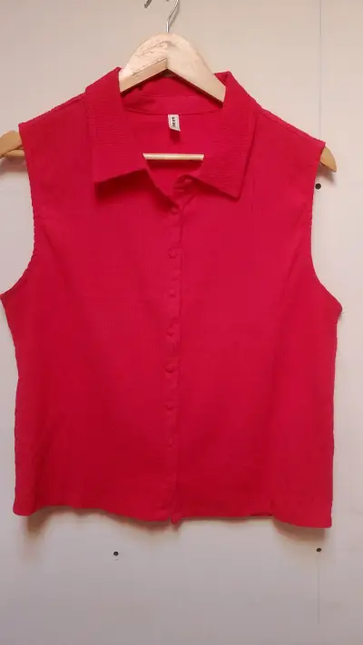 Blusa sin mangas roja - miniatura 1