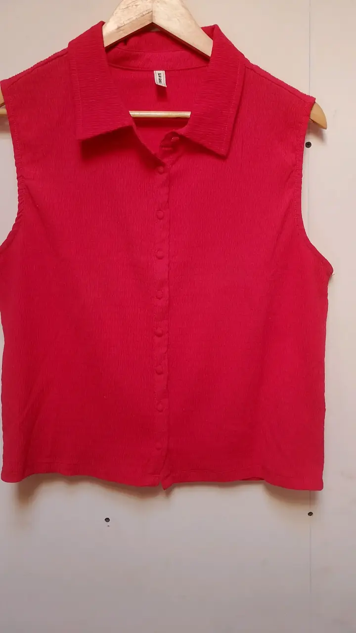 Blusa sin mangas roja - 2