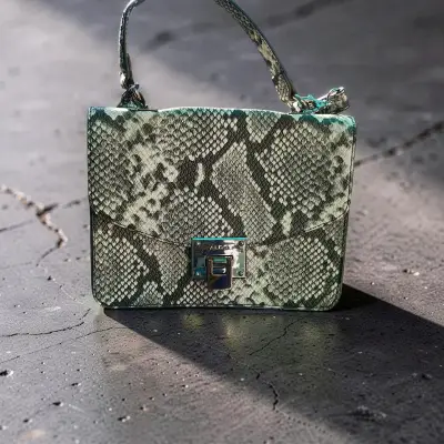 Cartera de cuero con diseño de serpiente - miniatura 1