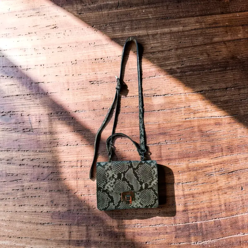 Cartera de cuero con diseño de serpiente - 3