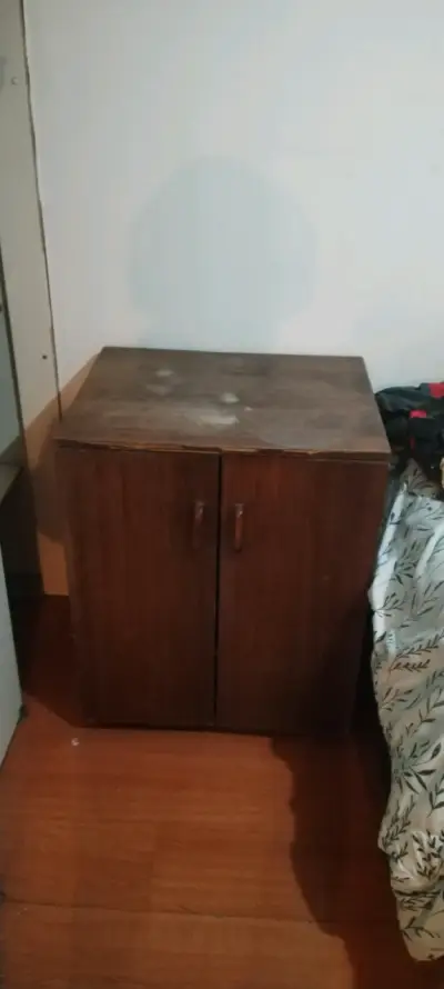 Mueble de madera con puertas - miniatura 2