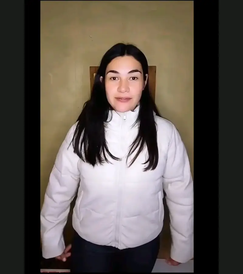 Chaqueta blanca con capucha (modelo puffa) - 2