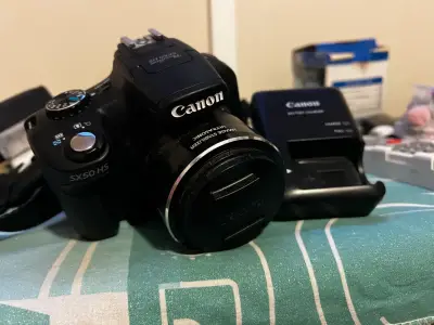 Cámara Canon SX50 HS con cargador - miniatura 1