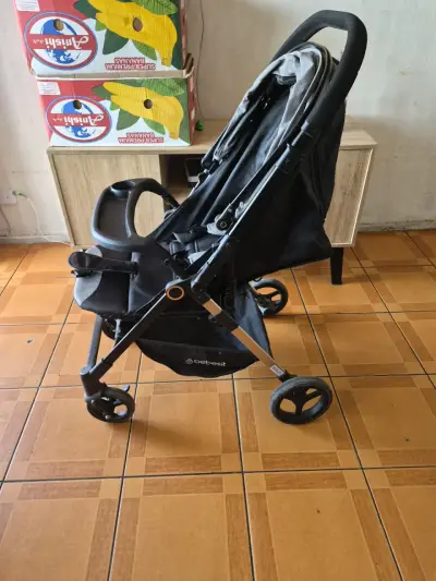 Coche Bebesit gris en buen estado - miniatura 3