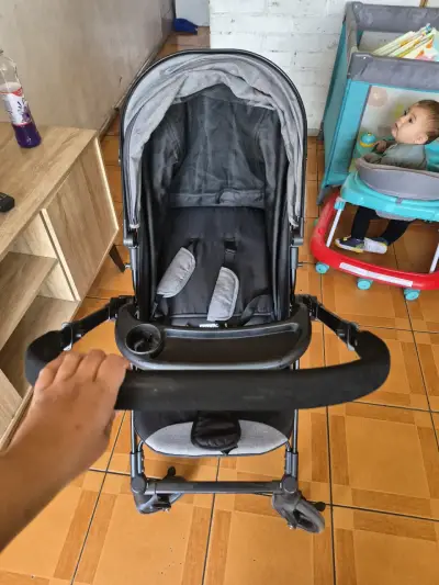 Coche Bebesit gris en buen estado - miniatura 4