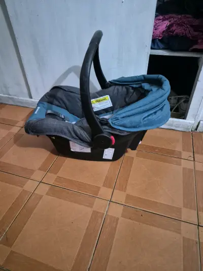 Silla de auto Bebesit gris y azul - miniatura 2