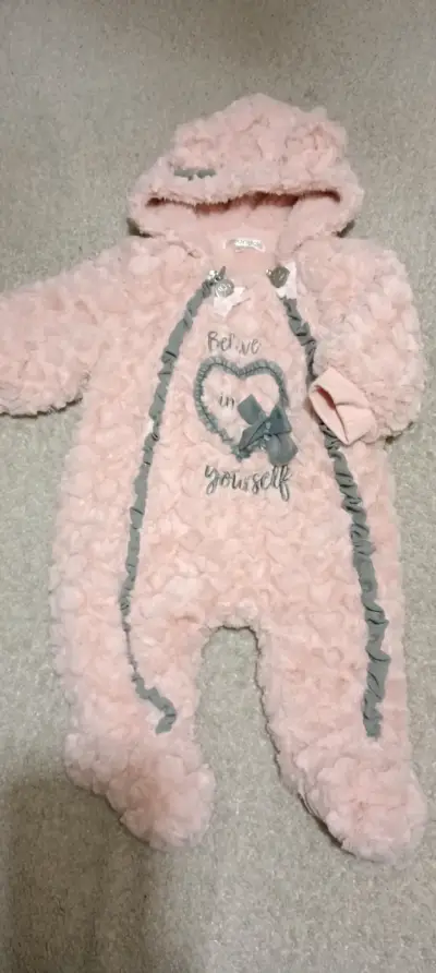 Enterito rosa peludo para bebé - miniatura 1