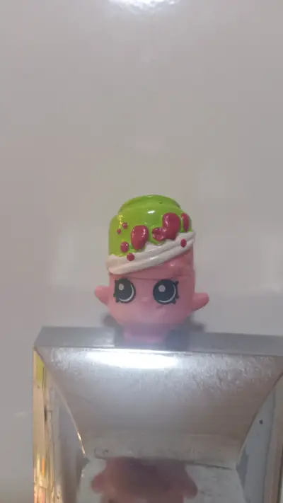 Figura de juguete miniatura Shopkins - miniatura 1