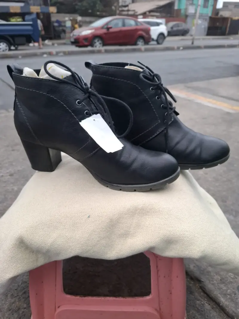 Botines negros de tacón medio