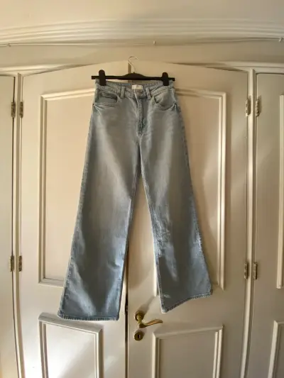 Jeans azul claro - miniatura 1