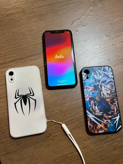 iPhone XR con dos carcasas - miniatura 1