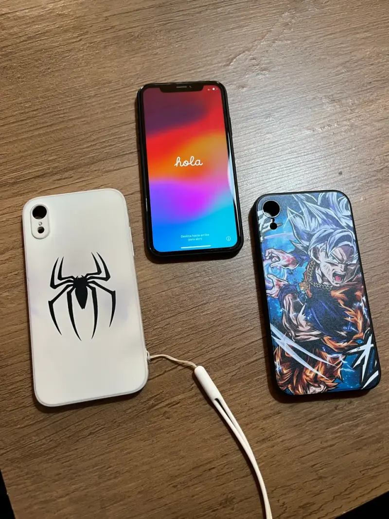 iPhone XR con dos carcasas - 2