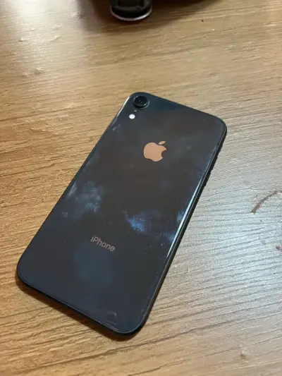 iPhone XR con dos carcasas - miniatura 3