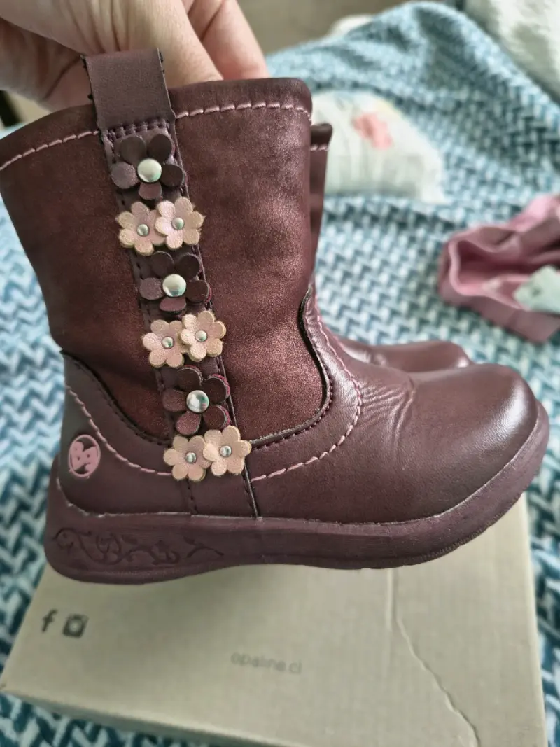 Botas marrones con flores - 2