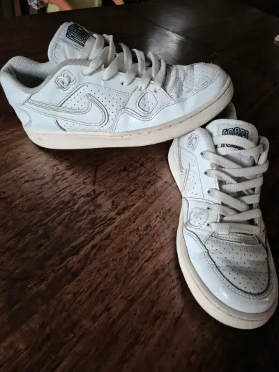 Zapatillas deportivas blancas - miniatura 1